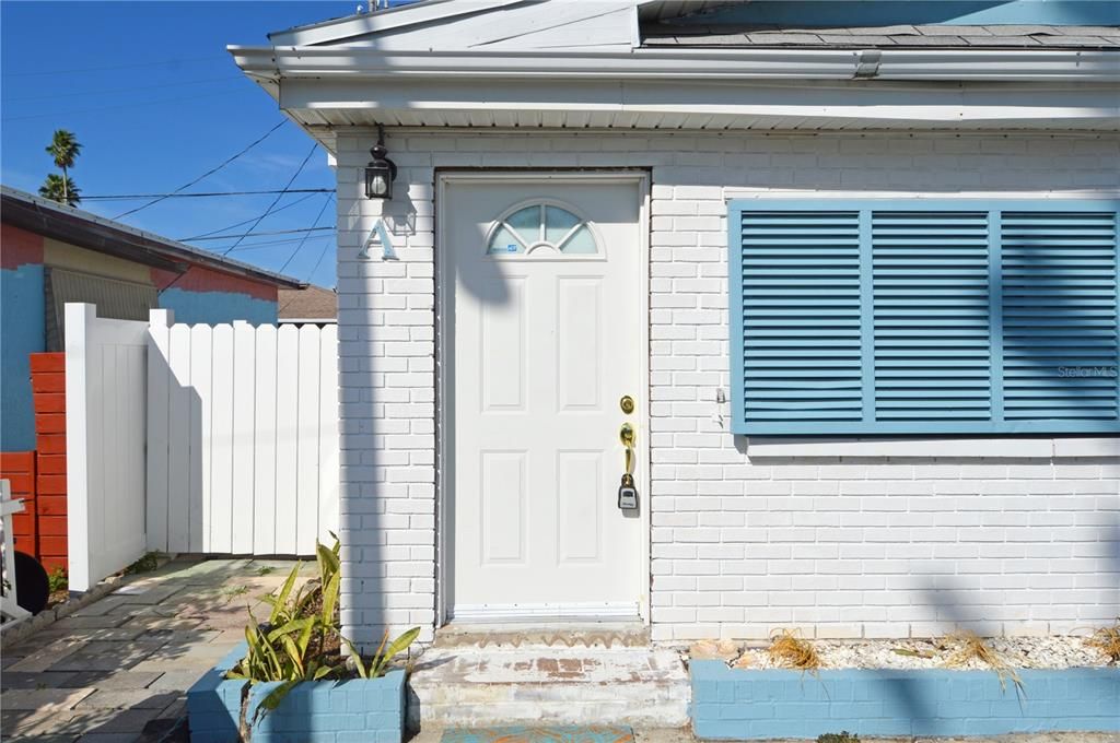 Active With Contract: $2,000 (1 beds, 1 baths, 625 Square Feet)