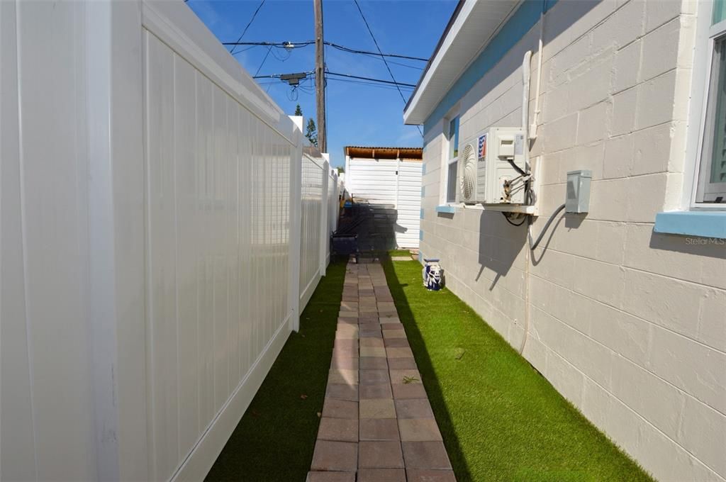 Active With Contract: $2,000 (1 beds, 1 baths, 625 Square Feet)
