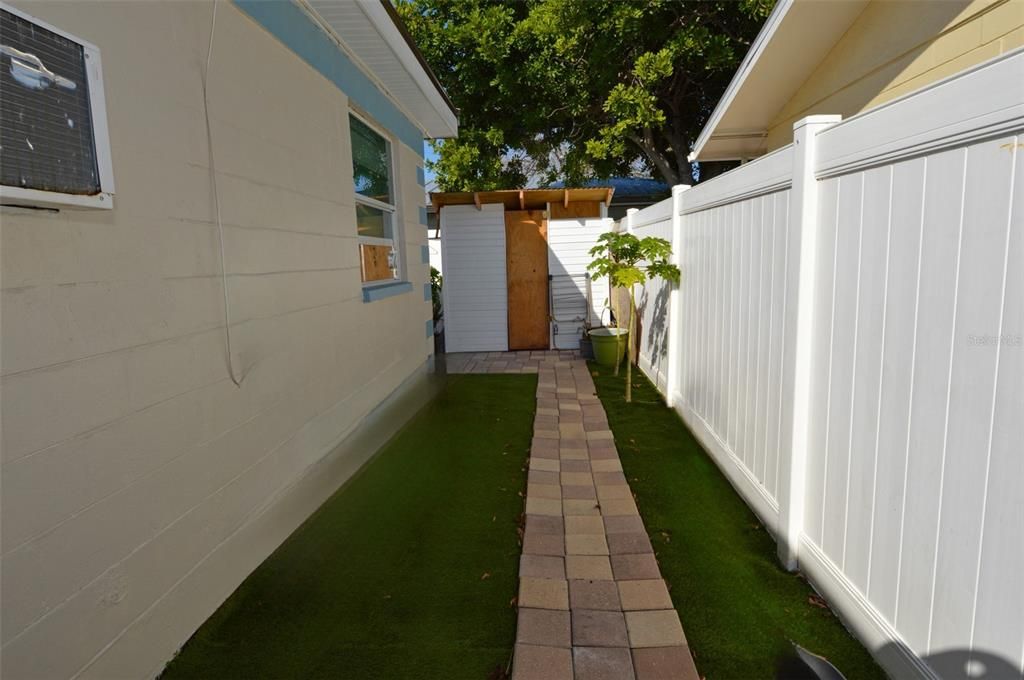 Active With Contract: $2,000 (1 beds, 1 baths, 625 Square Feet)