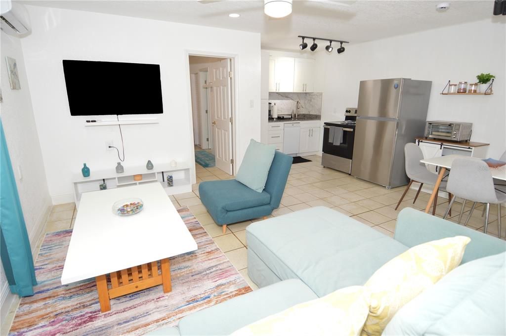 Active With Contract: $2,000 (1 beds, 1 baths, 625 Square Feet)