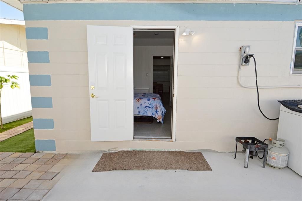 Active With Contract: $2,000 (1 beds, 1 baths, 625 Square Feet)