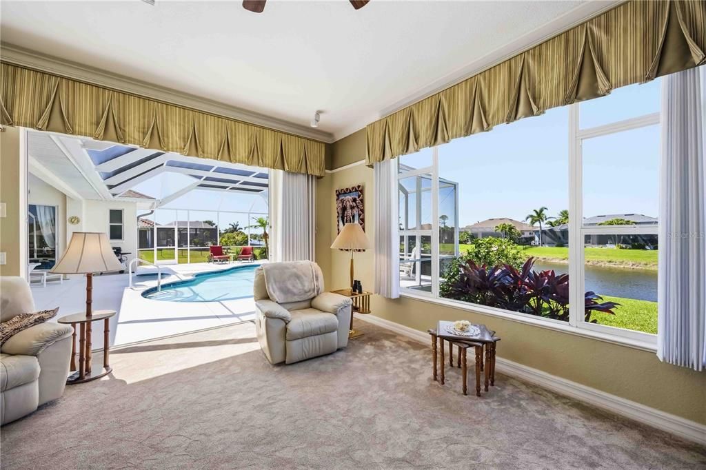 En Venta: $635,000 (3 camas, 2 baños, 2564 Pies cuadrados)