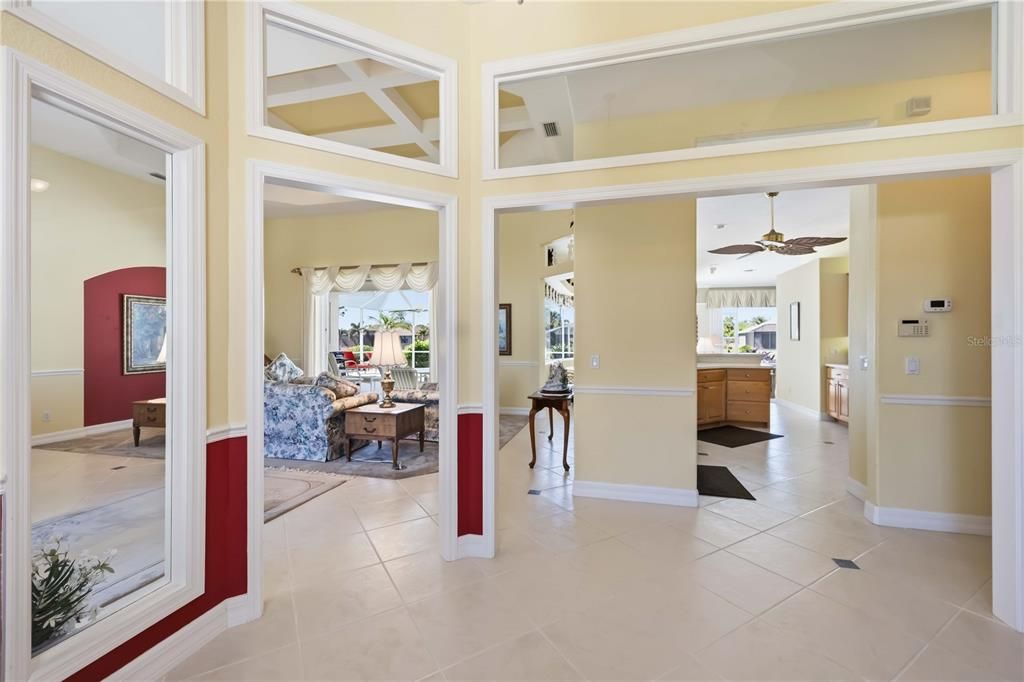 En Venta: $635,000 (3 camas, 2 baños, 2564 Pies cuadrados)