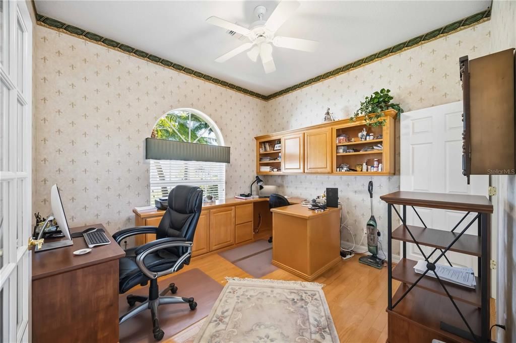 En Venta: $635,000 (3 camas, 2 baños, 2564 Pies cuadrados)