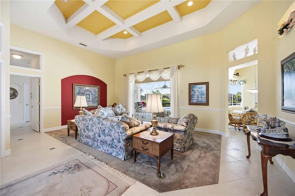 En Venta: $635,000 (3 camas, 2 baños, 2564 Pies cuadrados)