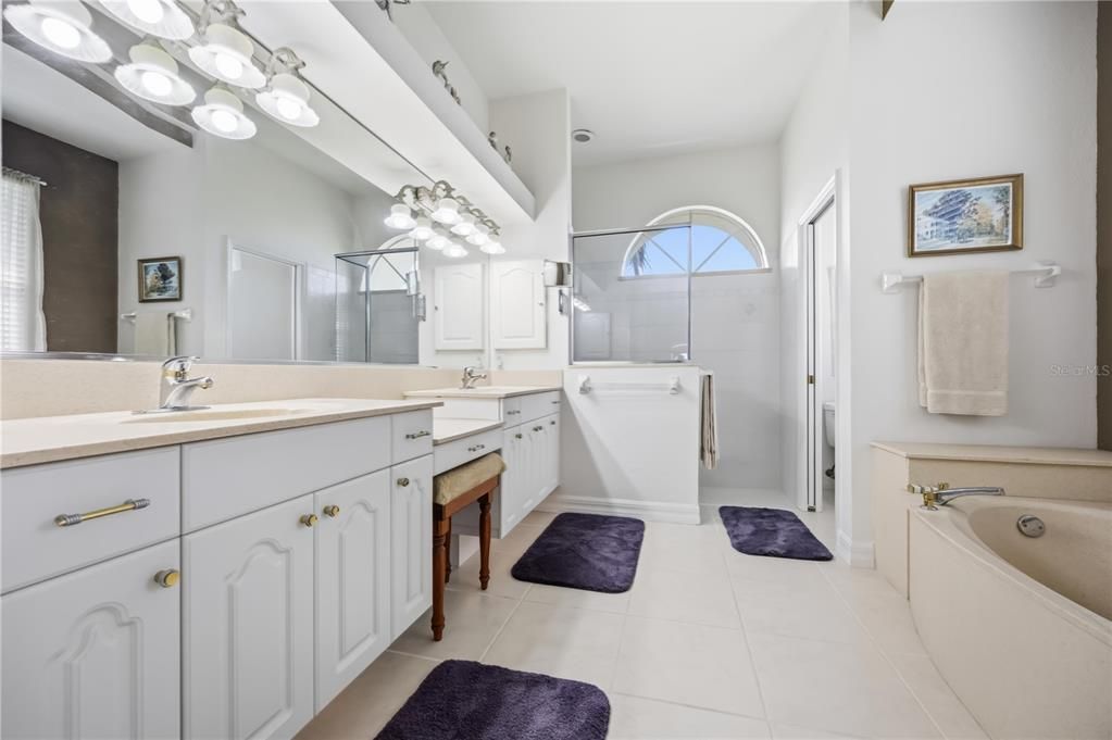 En Venta: $635,000 (3 camas, 2 baños, 2564 Pies cuadrados)