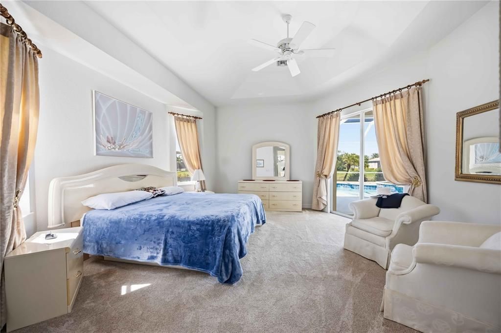 En Venta: $635,000 (3 camas, 2 baños, 2564 Pies cuadrados)