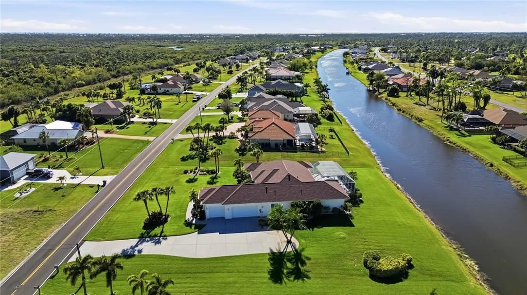 En Venta: $635,000 (3 camas, 2 baños, 2564 Pies cuadrados)