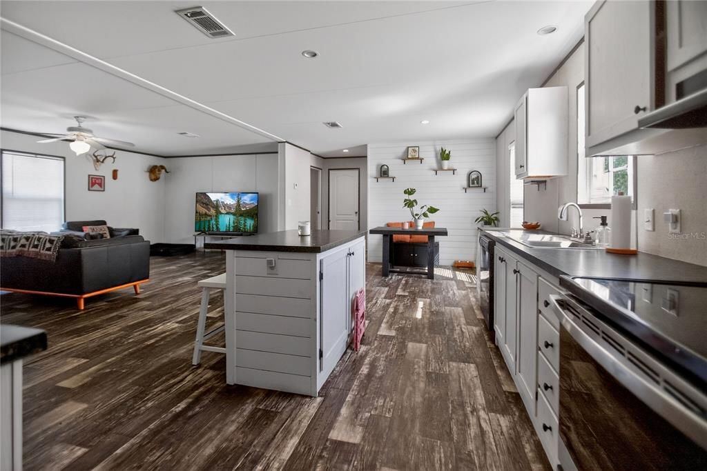 На продажу: $295,000 (3 спален, 2 ванн, 1490 Квадратных фут)