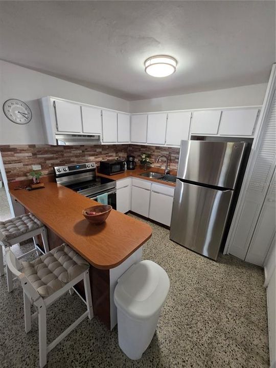 На продажу: $289,000 (5 спален, 2 ванн, 1500 Квадратных фут)