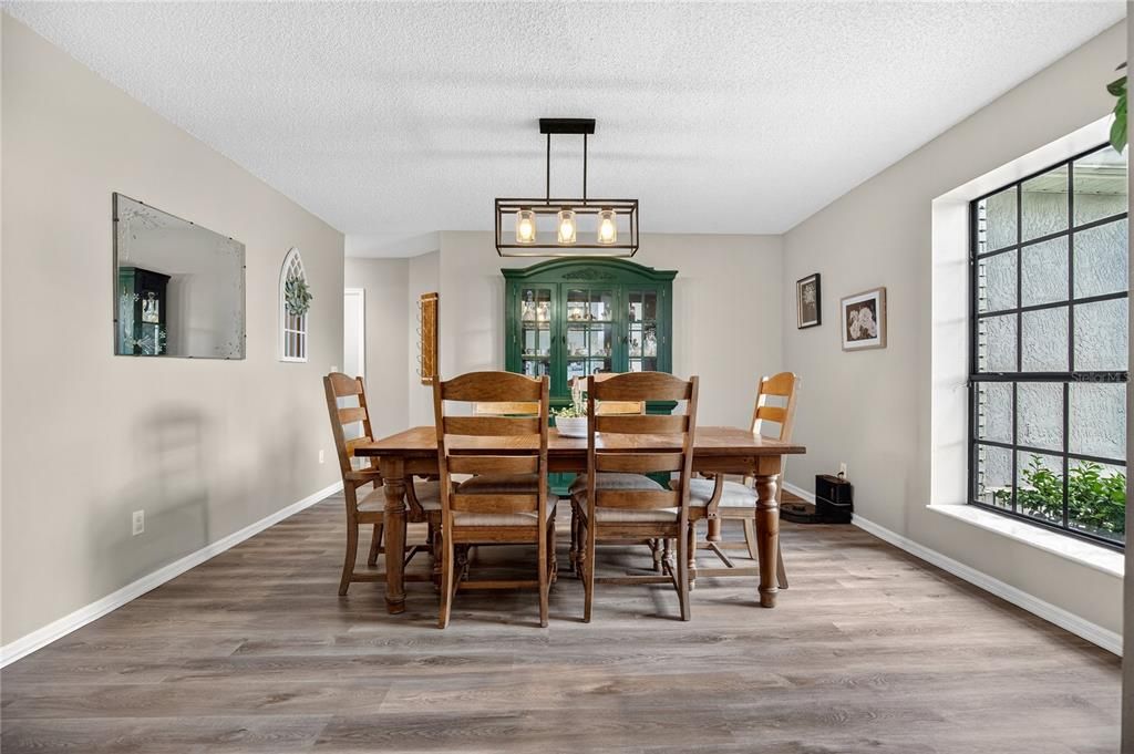 Active With Contract: $637,500 (5 beds, 3 baths, 3462 Square Feet)