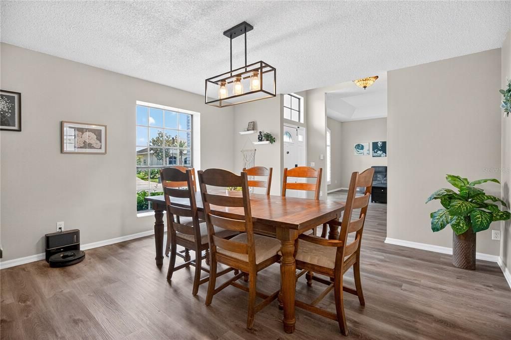 Active With Contract: $637,500 (5 beds, 3 baths, 3462 Square Feet)