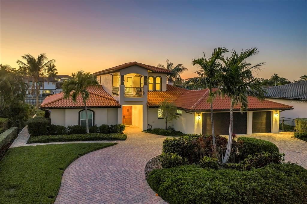 Vendido Recientemente: $1,649,000 (3 camas, 3 baños, 2890 Pies cuadrados)
