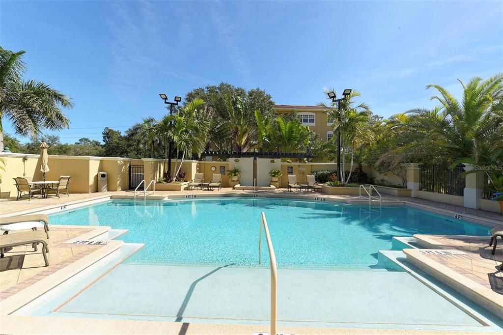 Active With Contract: $2,800 (3 beds, 2 baths, 1352 Square Feet)