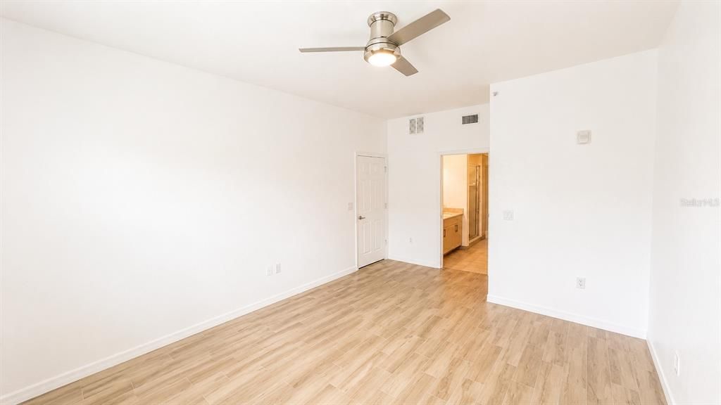 Active With Contract: $2,800 (3 beds, 2 baths, 1352 Square Feet)