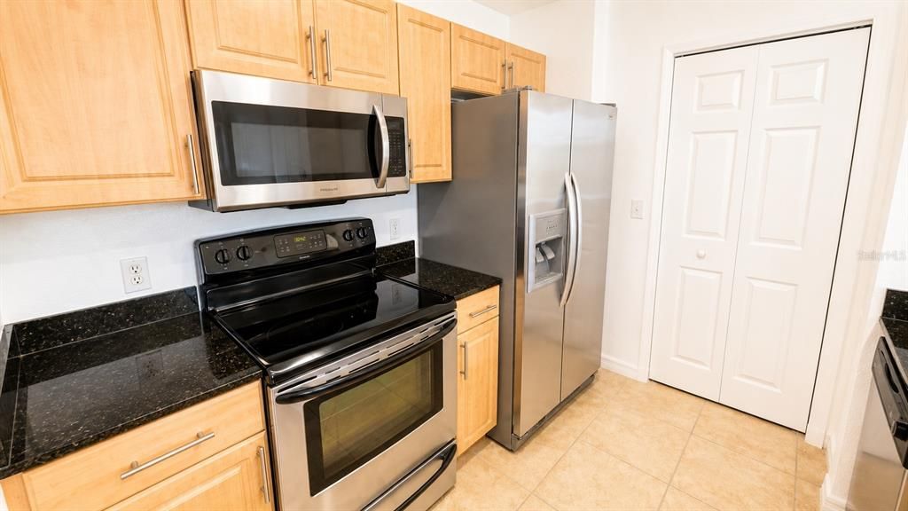 Active With Contract: $2,800 (3 beds, 2 baths, 1352 Square Feet)