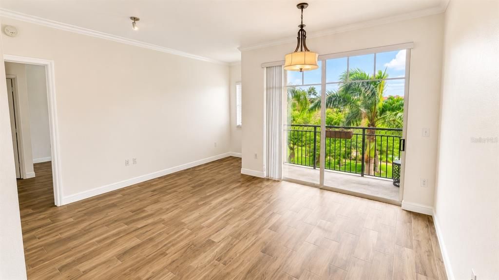 Active With Contract: $2,800 (3 beds, 2 baths, 1352 Square Feet)