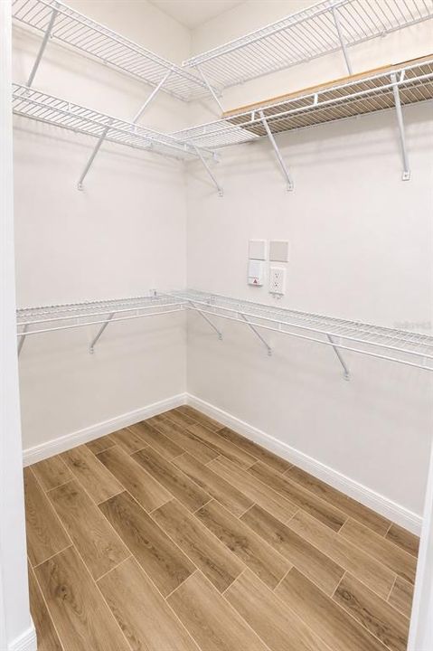 Active With Contract: $2,800 (3 beds, 2 baths, 1352 Square Feet)