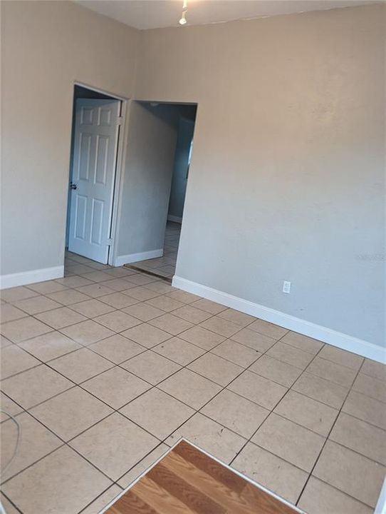 For Rent: $1,250 (2 beds, 1 baths, 616 Square Feet)