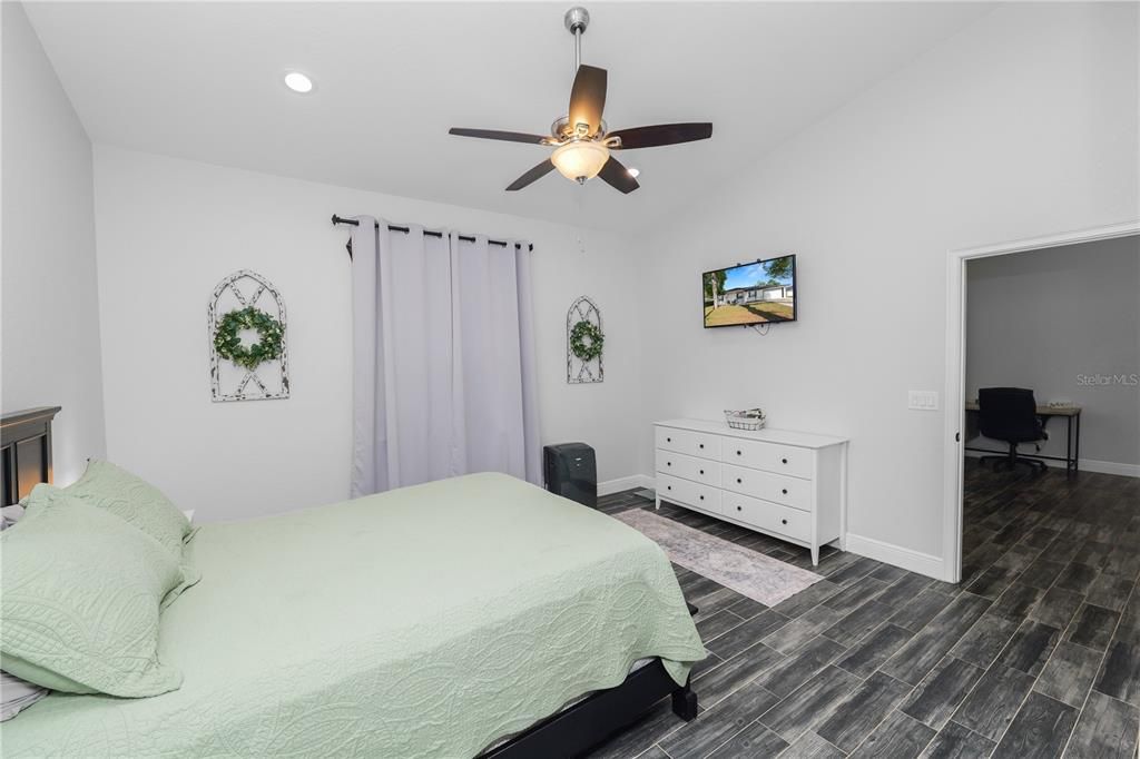 Activo con contrato: $285,000 (3 camas, 2 baños, 1539 Pies cuadrados)