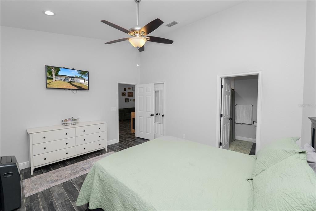 Activo con contrato: $285,000 (3 camas, 2 baños, 1539 Pies cuadrados)