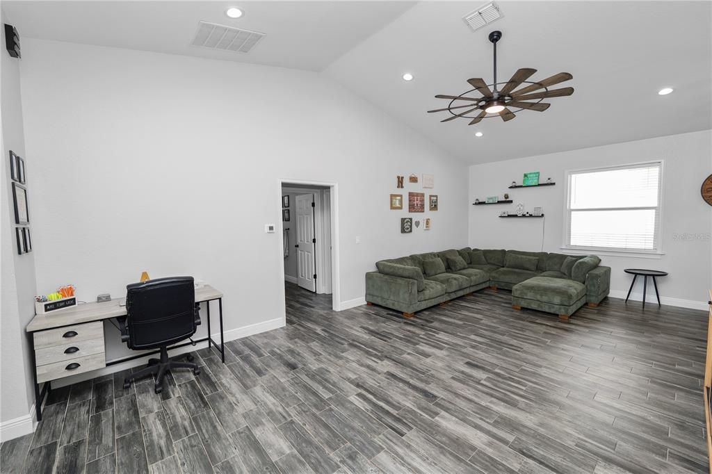 Activo con contrato: $285,000 (3 camas, 2 baños, 1539 Pies cuadrados)