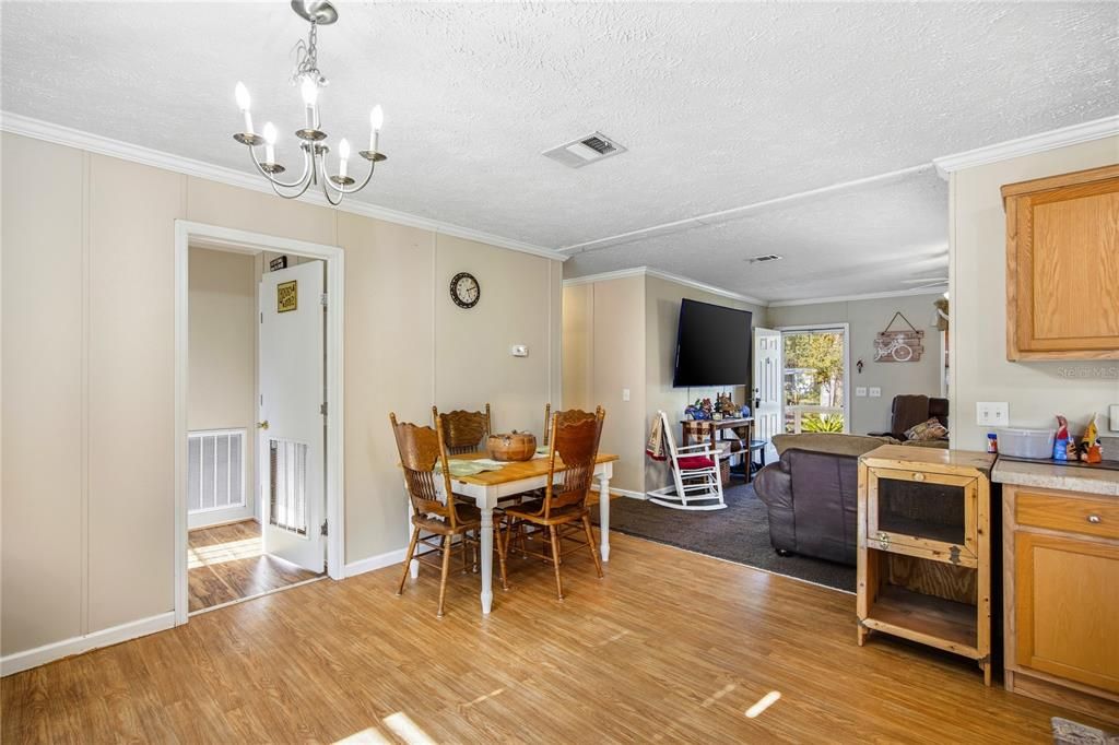 En Venta: $199,900 (3 camas, 2 baños, 1560 Pies cuadrados)