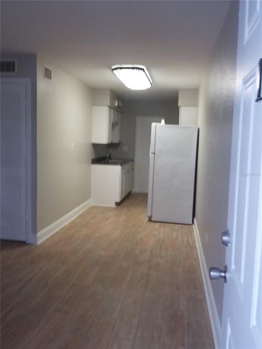 For Rent: $1,100 (2 beds, 1 baths, 710 Square Feet)
