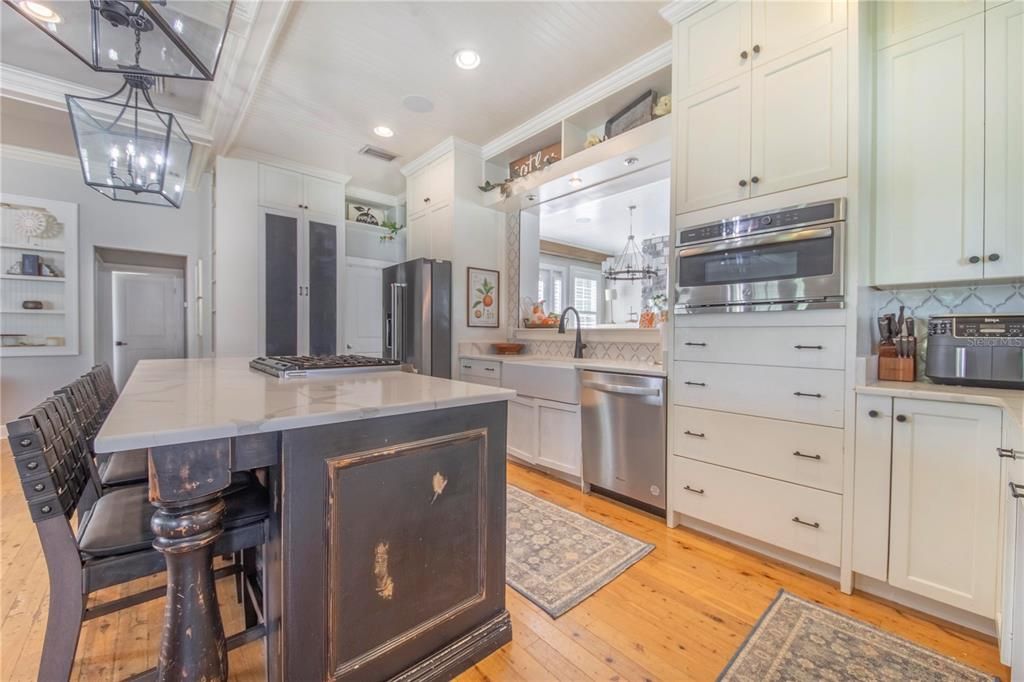 Activo con contrato: $1,849,000 (5 camas, 3 baños, 3238 Pies cuadrados)