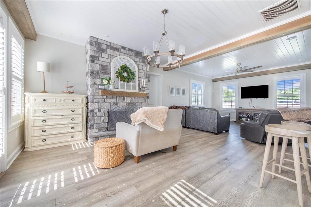Activo con contrato: $1,849,000 (5 camas, 3 baños, 3238 Pies cuadrados)