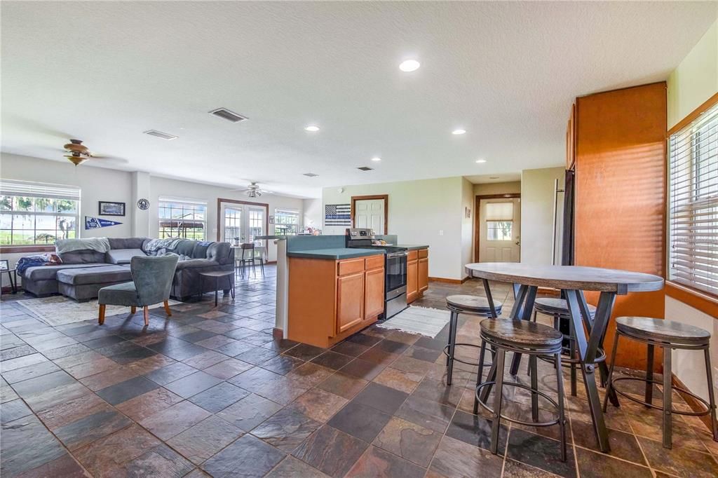 Activo con contrato: $1,849,000 (5 camas, 3 baños, 3238 Pies cuadrados)