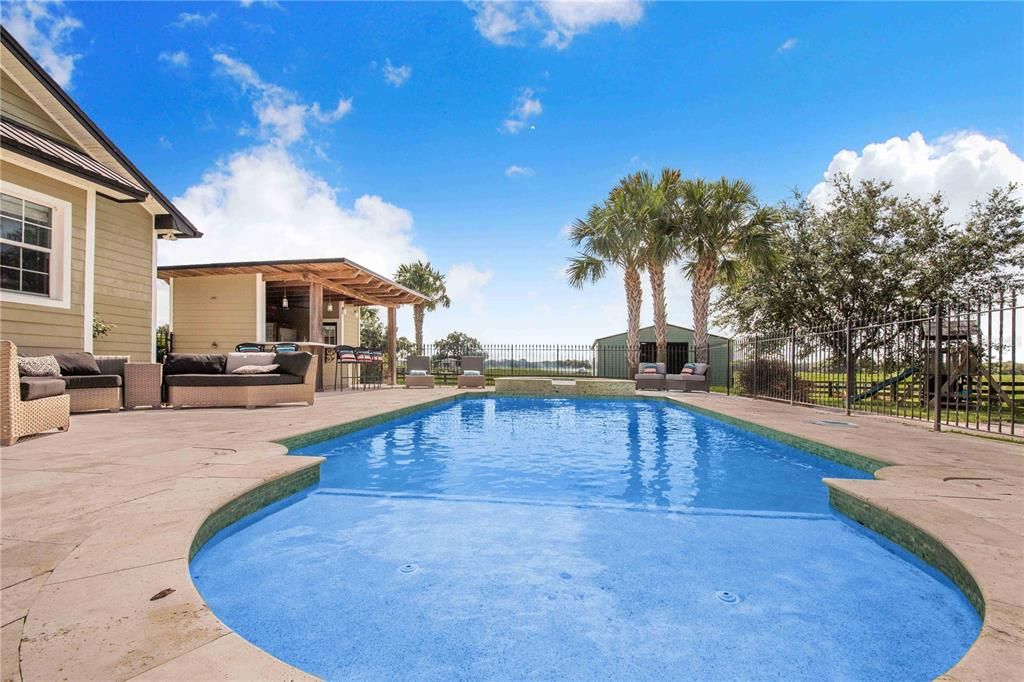 Activo con contrato: $1,849,000 (5 camas, 3 baños, 3238 Pies cuadrados)