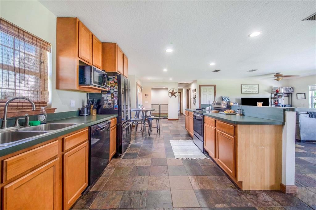 Activo con contrato: $1,849,000 (5 camas, 3 baños, 3238 Pies cuadrados)