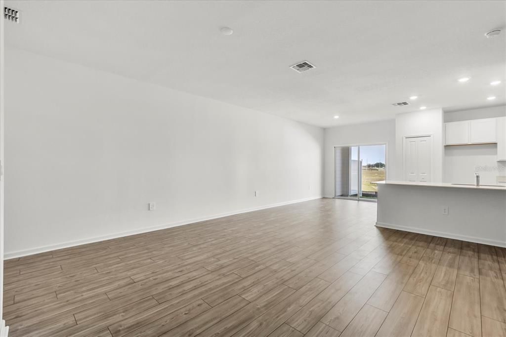 For Sale: $215,000 (3 beds, 2 baths, 1708 Square Feet)