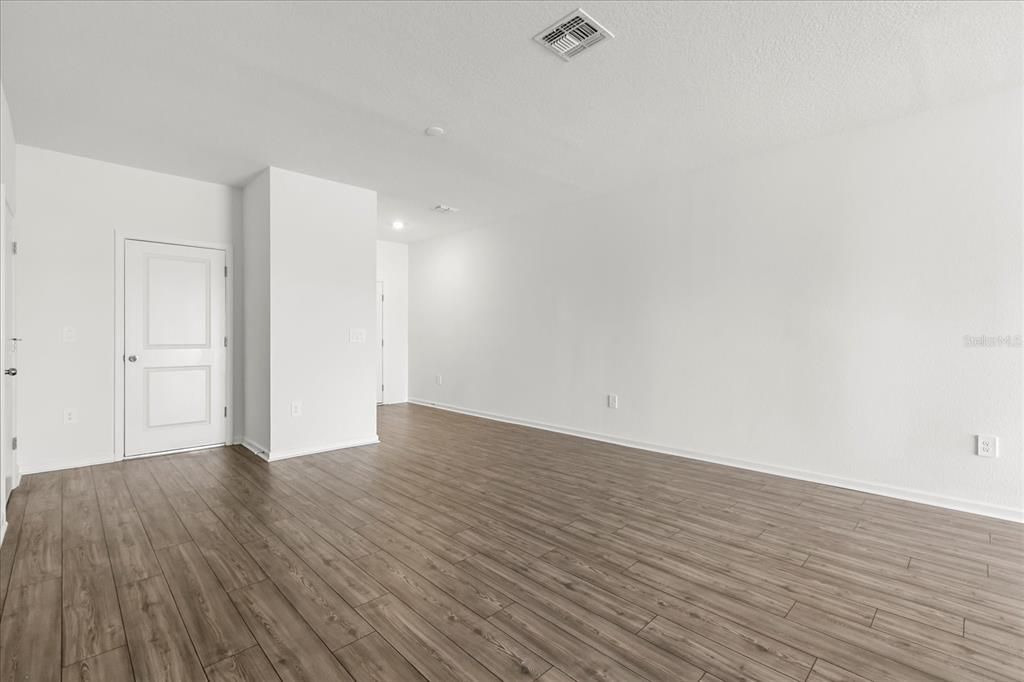 For Sale: $215,000 (3 beds, 2 baths, 1708 Square Feet)