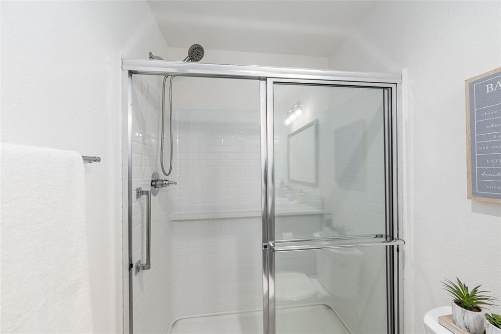 На продажу: $259,900 (2 спален, 2 ванн, 1039 Квадратных фут)
