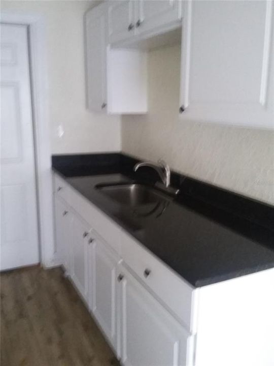 For Rent: $1,100 (2 beds, 1 baths, 710 Square Feet)