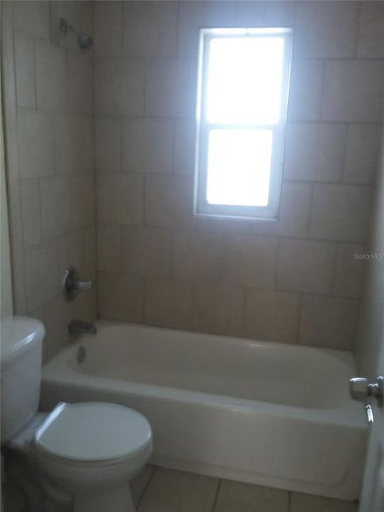 For Rent: $1,100 (2 beds, 1 baths, 710 Square Feet)