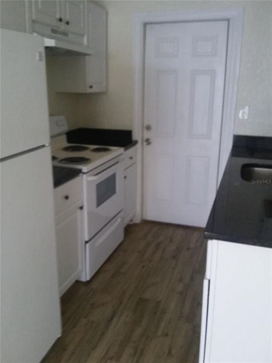 For Rent: $1,100 (2 beds, 1 baths, 710 Square Feet)