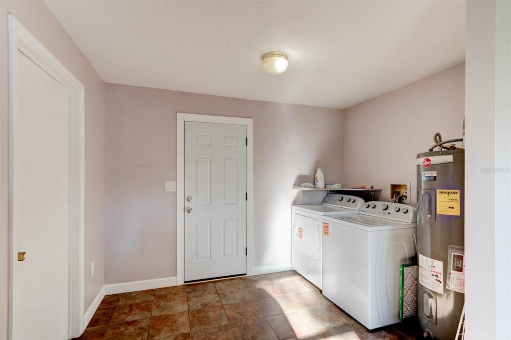 Activo con contrato: $255,000 (3 camas, 2 baños, 1817 Pies cuadrados)
