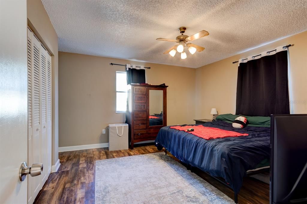 Activo con contrato: $255,000 (3 camas, 2 baños, 1817 Pies cuadrados)