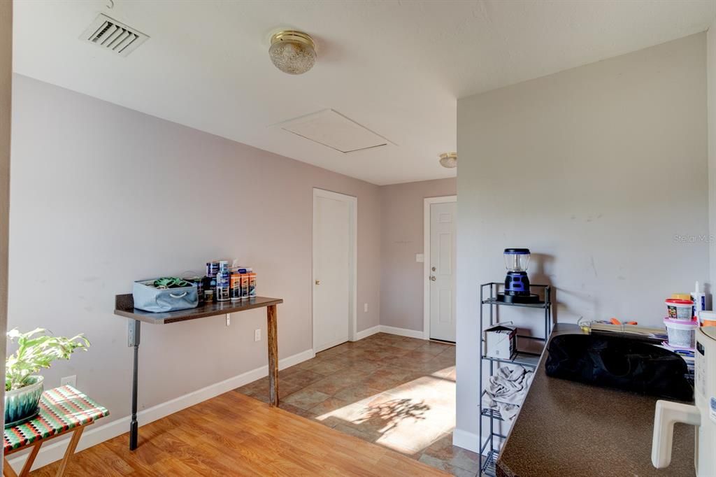 Activo con contrato: $255,000 (3 camas, 2 baños, 1817 Pies cuadrados)