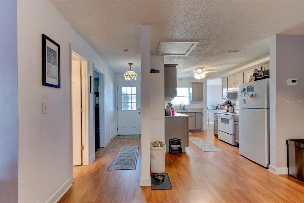 Activo con contrato: $255,000 (3 camas, 2 baños, 1817 Pies cuadrados)