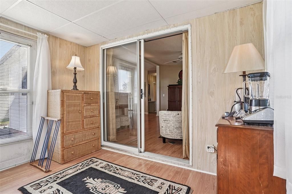 На продажу: $180,000 (2 спален, 2 ванн, 1040 Квадратных фут)