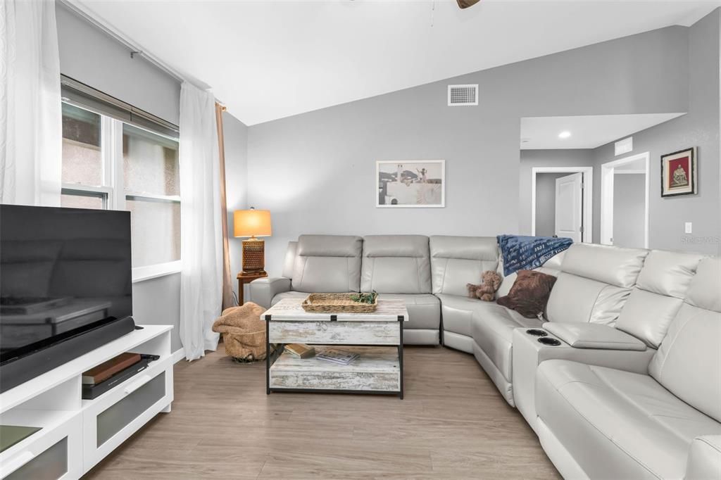 En Venta: $339,000 (3 camas, 2 baños, 1533 Pies cuadrados)