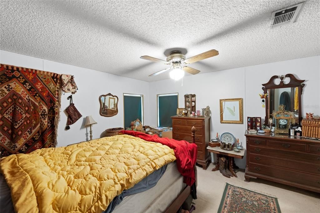 For Sale: $600,000 (3 beds, 2 baths, 1080 Square Feet)