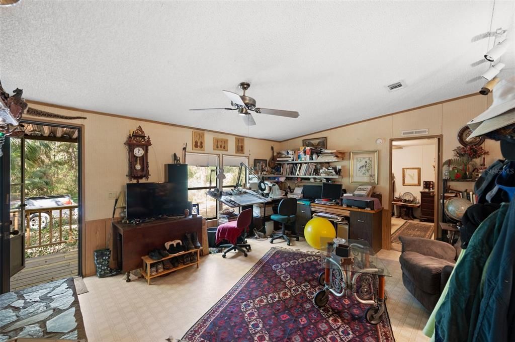For Sale: $600,000 (3 beds, 2 baths, 1080 Square Feet)
