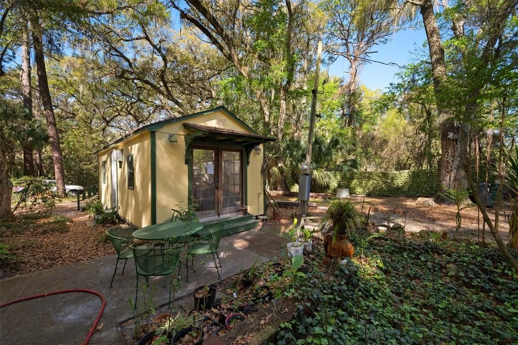 For Sale: $600,000 (3 beds, 2 baths, 1080 Square Feet)