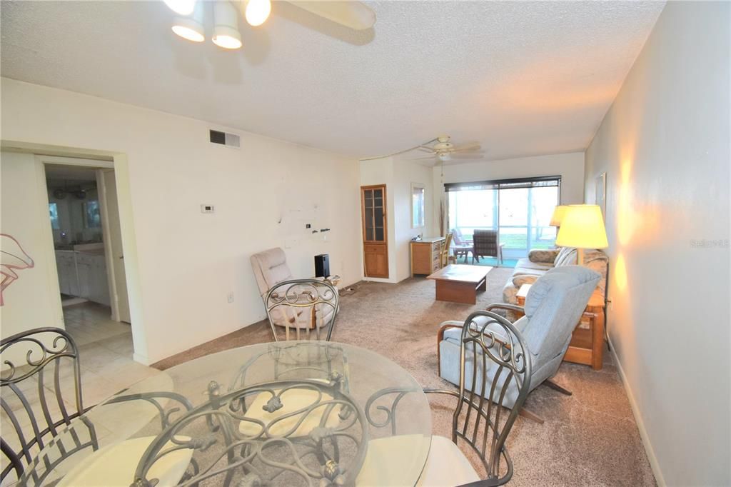 На продажу: $110,000 (2 спален, 1 ванн, 965 Квадратных фут)