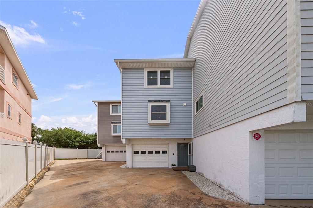 For Sale: $550,000 (2 beds, 1 baths, 1410 Square Feet)